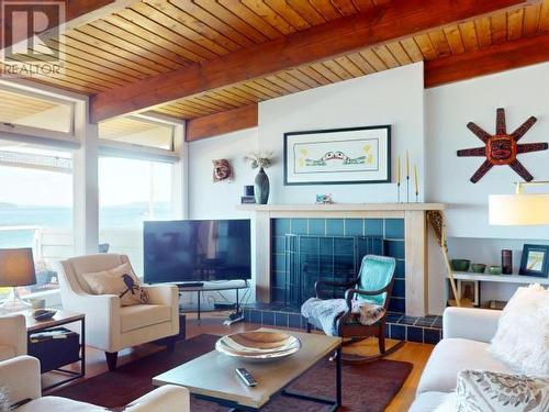 3998 Marine Ave, Powell River, BC - Indoor Photo Showing Living Room