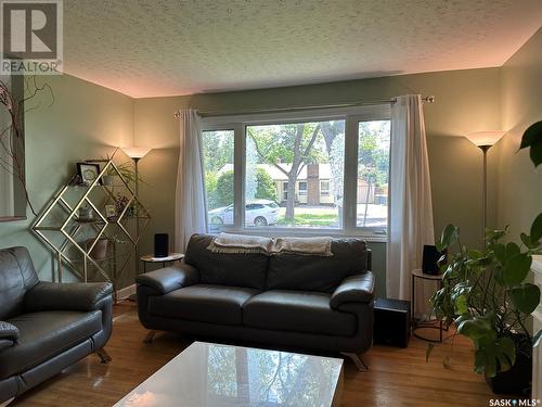 41 Dunning Crescent, Regina, SK - Indoor Photo Showing Living Room