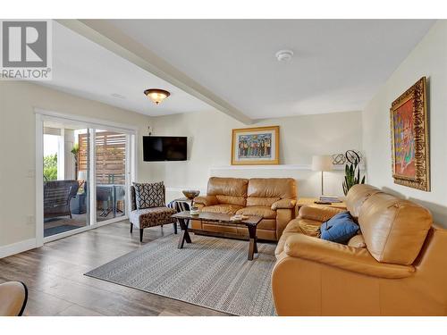 1368 Gregory Road, West Kelowna, BC - Indoor Photo Showing Living Room