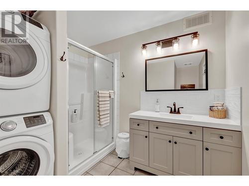 1368 Gregory Road, West Kelowna, BC - Indoor Photo Showing Laundry Room