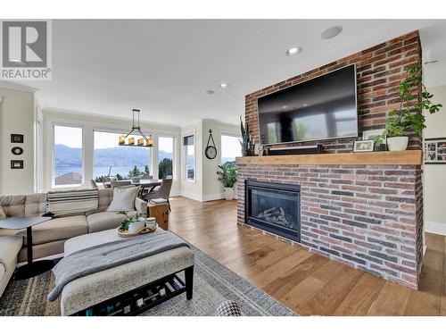 1368 Gregory Road, West Kelowna, BC - Indoor Photo Showing Living Room With Fireplace