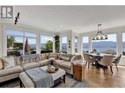 1368 Gregory Road, West Kelowna, BC - Indoor Photo Showing Living Room