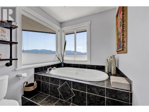 1368 Gregory Road, West Kelowna, BC - Indoor Photo Showing Bathroom