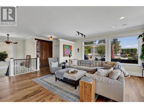 1368 Gregory Road, West Kelowna, BC - Indoor Photo Showing Living Room