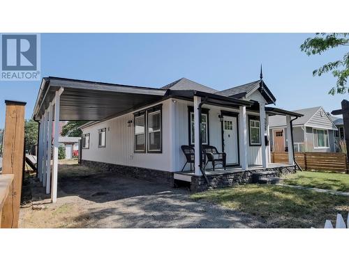 726 Coronation Avenue, Kelowna, BC - Outdoor With Facade