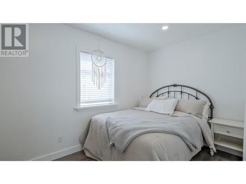 726 Coronation Avenue, Kelowna, BC - Indoor Photo Showing Bedroom