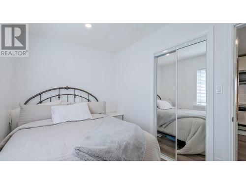 726 Coronation Avenue, Kelowna, BC - Indoor Photo Showing Bedroom