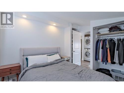 726 Coronation Avenue, Kelowna, BC - Indoor Photo Showing Bedroom