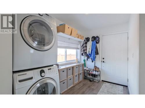 726 Coronation Avenue, Kelowna, BC - Indoor Photo Showing Laundry Room