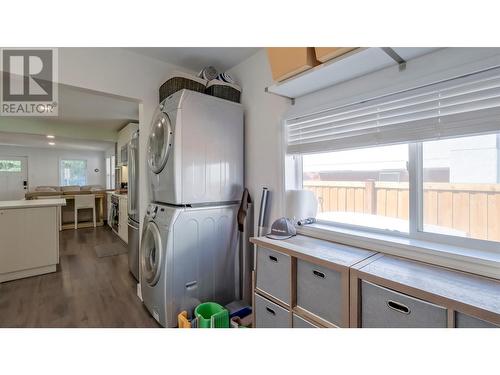 726 Coronation Avenue, Kelowna, BC - Indoor Photo Showing Laundry Room