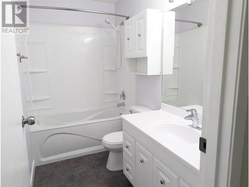 1087 Monterey Court, Kelowna, BC - Indoor Photo Showing Bathroom