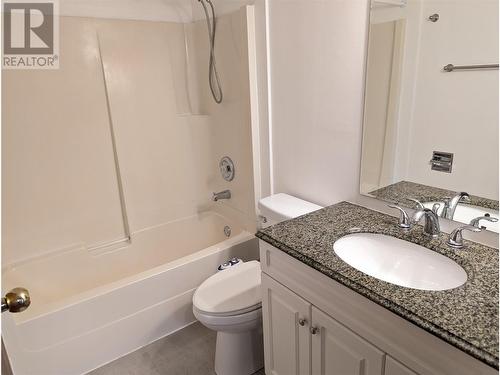 1087 Monterey Court, Kelowna, BC - Indoor Photo Showing Bathroom