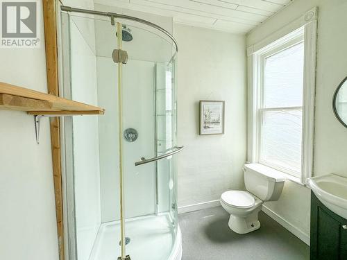 302 Rigsby Street, Penticton, BC - Indoor Photo Showing Bathroom