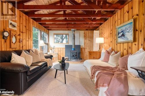 464 Springfield Road, Huntsville, ON - Indoor Photo Showing Living Room