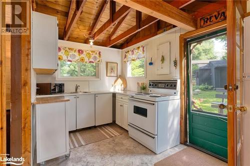 464 Springfield Road, Huntsville, ON - Indoor Photo Showing Kitchen