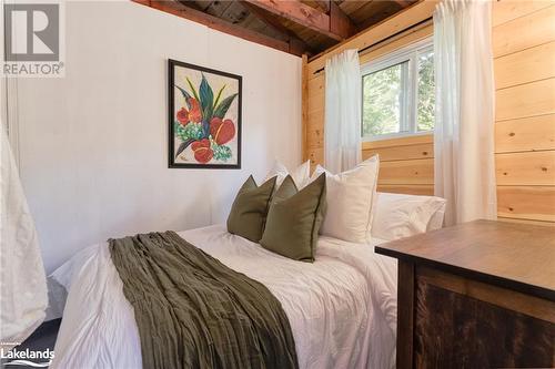 464 Springfield Road, Huntsville, ON - Indoor Photo Showing Bedroom