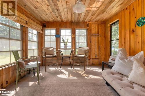 464 Springfield Road, Huntsville, ON - Indoor Photo Showing Living Room