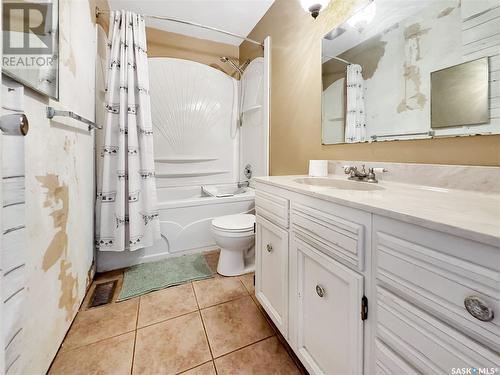 318 Orton Street, Cut Knife, SK - Indoor Photo Showing Bathroom