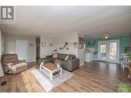 2125 Francis Street, Vernon, BC - Indoor Photo Showing Living Room