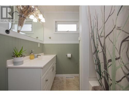 2125 Francis Street, Vernon, BC - Indoor Photo Showing Bathroom