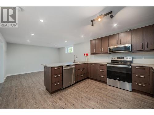 1603 Elm Street, Kelowna, BC - Indoor Photo Showing Kitchen