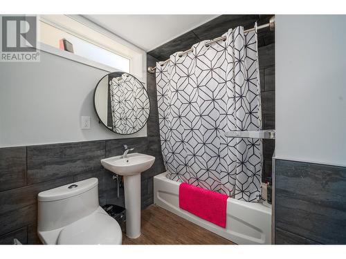 1603 Elm Street, Kelowna, BC - Indoor Photo Showing Bathroom