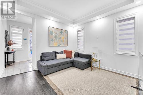 20 Westfield Crescent N, Hamilton (Waterdown), ON - Indoor Photo Showing Living Room