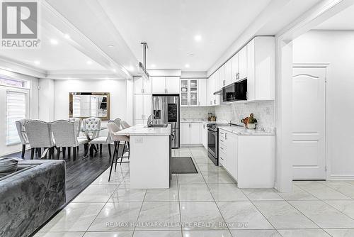 20 Westfield Crescent N, Hamilton (Waterdown), ON - Indoor Photo Showing Kitchen With Upgraded Kitchen