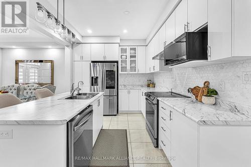 20 Westfield Crescent N, Hamilton (Waterdown), ON - Indoor Photo Showing Kitchen With Stainless Steel Kitchen With Double Sink With Upgraded Kitchen