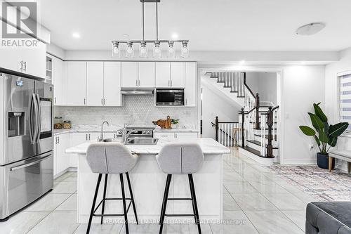 20 Westfield Crescent N, Hamilton (Waterdown), ON - Indoor Photo Showing Kitchen With Stainless Steel Kitchen With Upgraded Kitchen