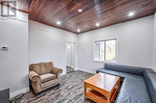 7657 Highway 35 Road, Kawartha Lakes (Norland), ON - Indoor Photo Showing Living Room