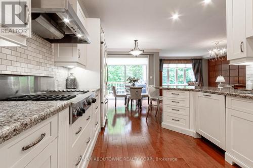 15 - 2400 Neyagawa Boulevard, Oakville, ON - Indoor Photo Showing Kitchen With Upgraded Kitchen