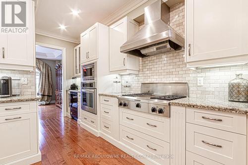 15 - 2400 Neyagawa Boulevard, Oakville, ON - Indoor Photo Showing Kitchen With Upgraded Kitchen