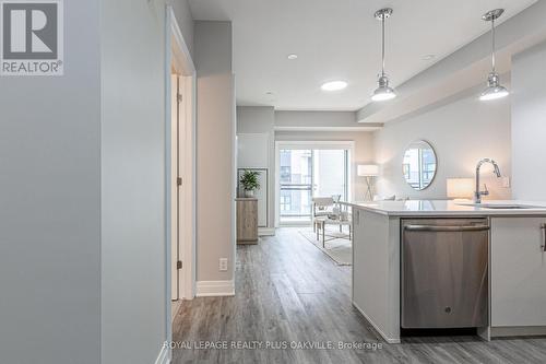 428 - 128 Grovewood Common, Oakville, ON - Indoor Photo Showing Kitchen With Upgraded Kitchen