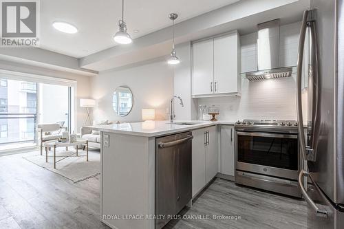 428 - 128 Grovewood Common, Oakville, ON - Indoor Photo Showing Kitchen With Stainless Steel Kitchen With Upgraded Kitchen