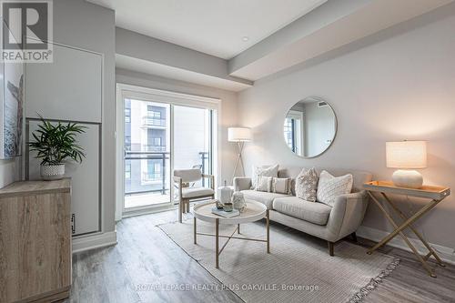 428 - 128 Grovewood Common, Oakville, ON - Indoor Photo Showing Living Room