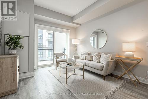 428 - 128 Grovewood Common, Oakville, ON - Indoor Photo Showing Living Room