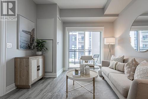 428 - 128 Grovewood Common, Oakville, ON - Indoor Photo Showing Living Room