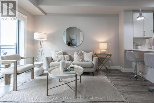 428 - 128 Grovewood Common, Oakville, ON - Indoor Photo Showing Living Room