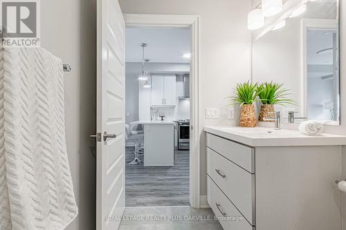 428 - 128 Grovewood Common, Oakville, ON - Indoor Photo Showing Bathroom