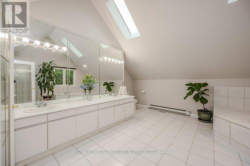 1457 Postmaster Drive, Oakville, ON - Indoor Photo Showing Bathroom