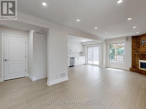 65 Seaton Drive, Aurora (Aurora Highlands), ON - Indoor Photo Showing Living Room With Fireplace