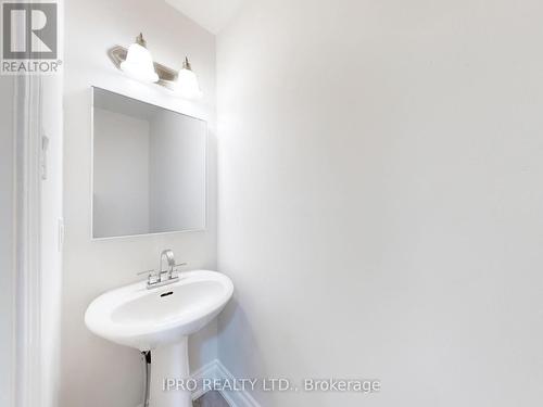 65 Seaton Drive, Aurora (Aurora Highlands), ON - Indoor Photo Showing Bathroom