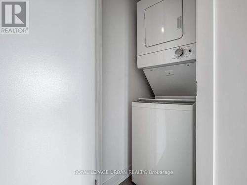 506 - 1401 O'Connor Drive, Toronto (O'Connor-Parkview), ON - Indoor Photo Showing Laundry Room