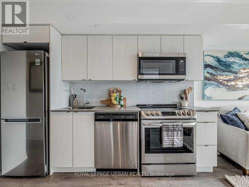 506 - 1401 O'Connor Drive, Toronto (O'Connor-Parkview), ON - Indoor Photo Showing Kitchen With Stainless Steel Kitchen With Upgraded Kitchen