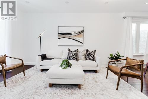 257 Linsmore Crescent, Toronto, ON - Indoor Photo Showing Living Room