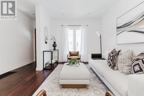 257 Linsmore Crescent, Toronto, ON - Indoor Photo Showing Living Room