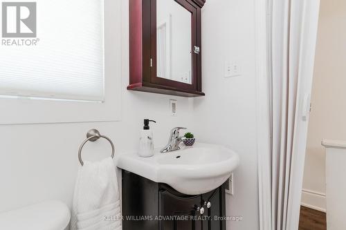 257 Linsmore Crescent, Toronto, ON - Indoor Photo Showing Bathroom