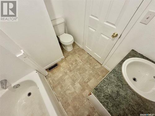 1210 Robinson Street, Regina, SK - Indoor Photo Showing Bathroom