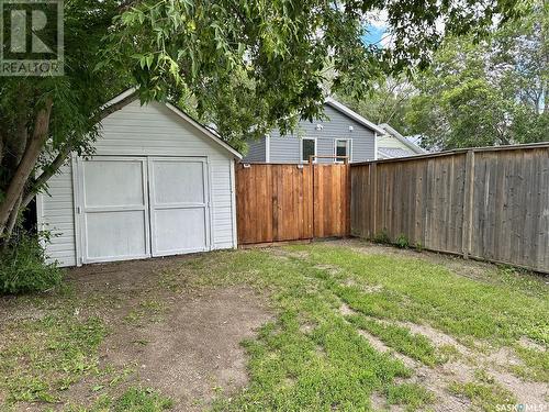 1210 Robinson Street, Regina, SK - Outdoor